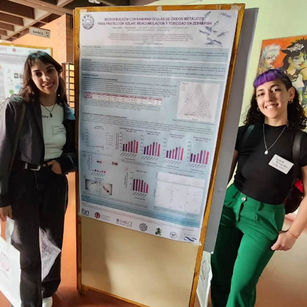 Julieta Camino y Selene Fernández. Congreso CNEA